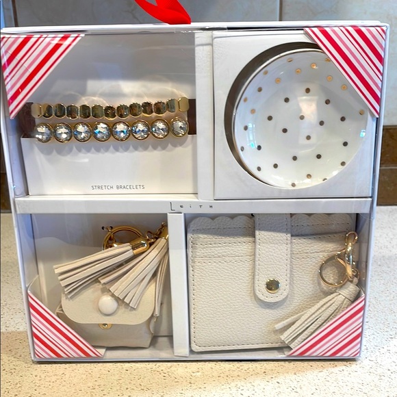 Leith Accessories - NWT Cream & Gold Accessory Gift Set - Bracelets, Dish, Wallet & Bag Charm